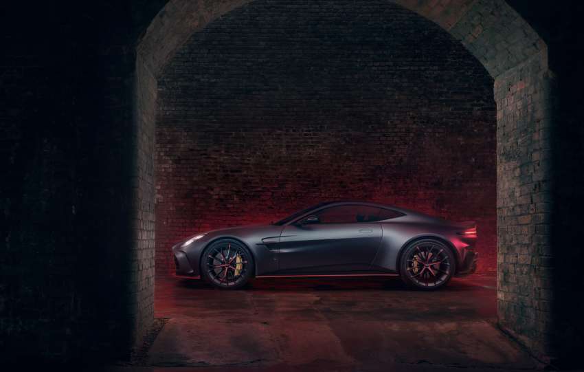 Aston martin vantage s 8