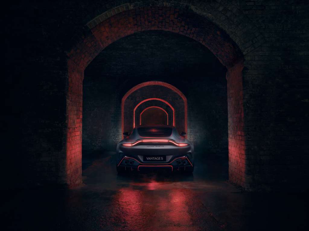 Aston martin vantage s 9