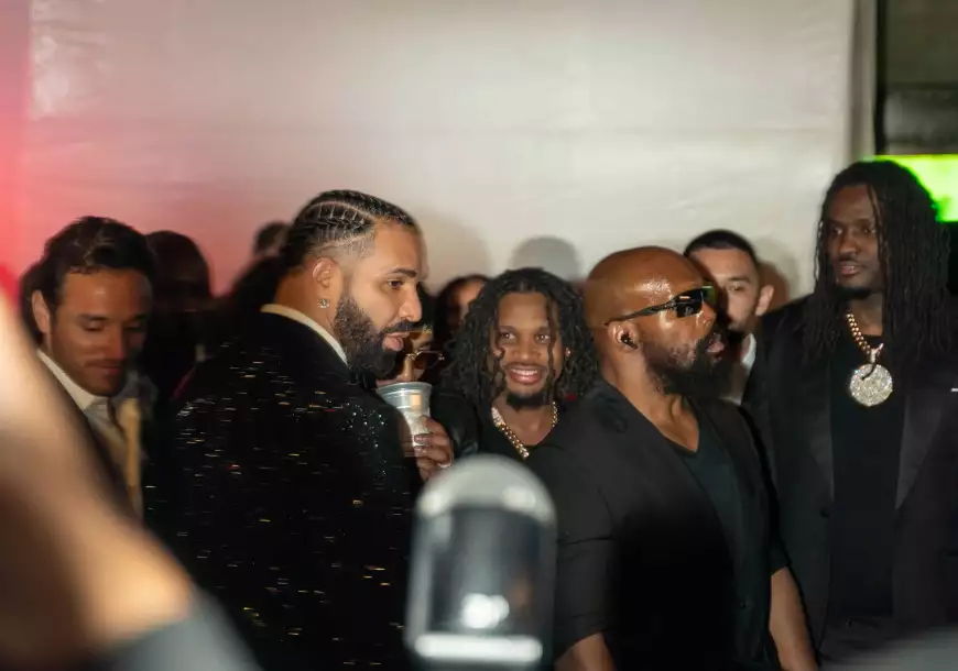 Guests gather at the entrance to Drake’s birthday celebration at Casa Cipriani.