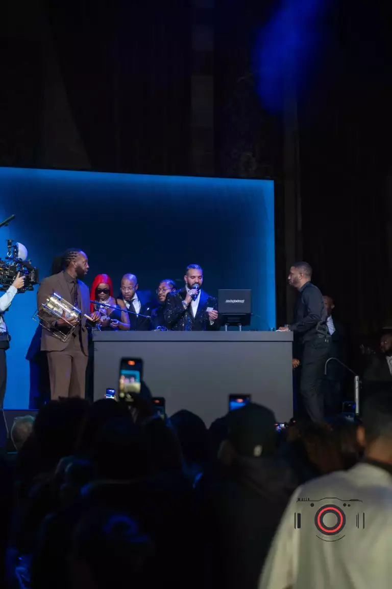 A moment from the winning game contest at Drake’s 40th birthday celebration at Casa Cipriani.
