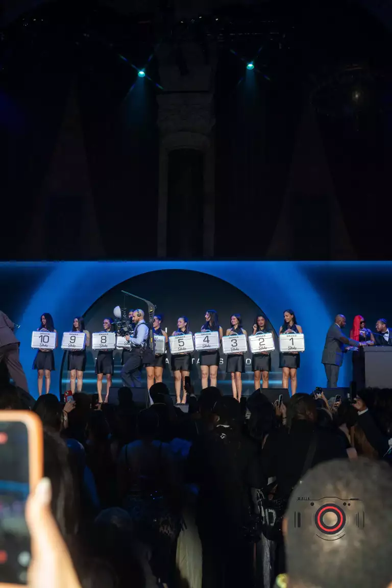 A moment from the winning game contest at Drake’s 40th birthday celebration at Casa Cipriani.