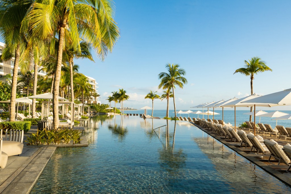 Waldorf Astoria Riviera Maya beachfront infinity pool