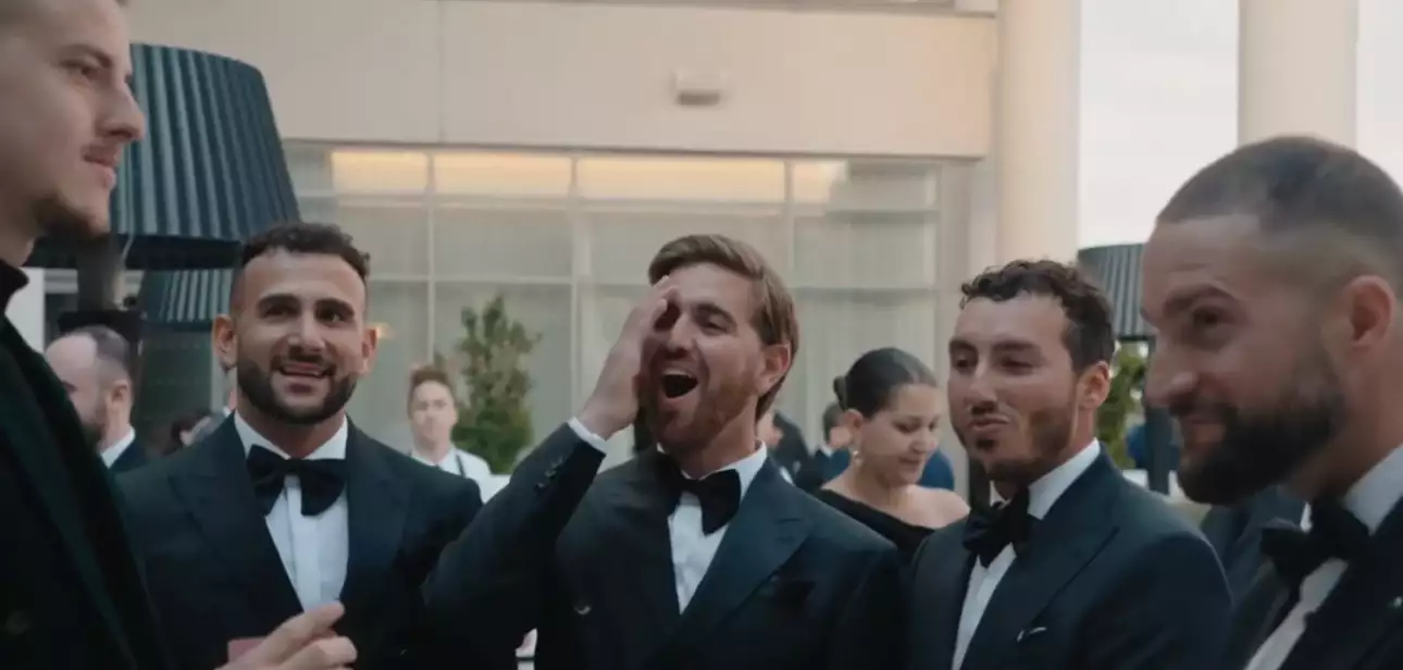 Guests reacting to Roman Royss performing close-up magic at a formal event