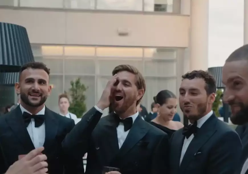Guests reacting to Roman Royss performing close-up magic at a formal event